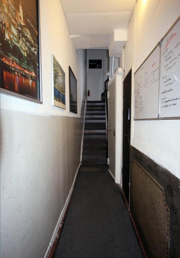The Penny Pincher Inn โคโลญ ภายนอก รูปภาพ